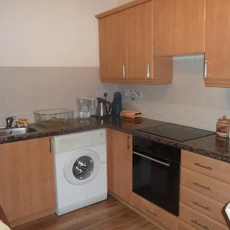 Great Sea View One Bedroom Flat, Free Internet 파라림니