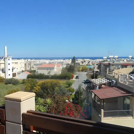 Great Sea View One Bedroom Flat, Free Internet Апартаменты Паралимни
