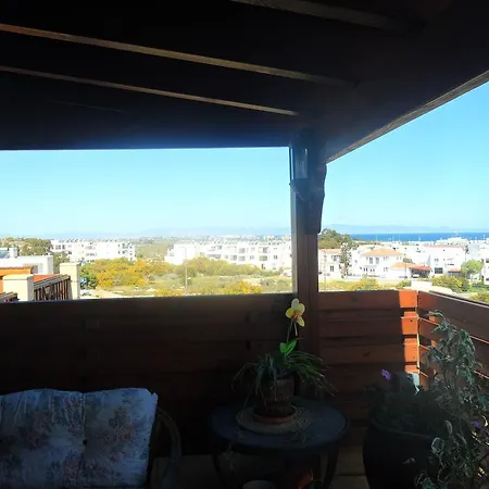 Great Sea View One Bedroom Flat, Free Internet 아파트