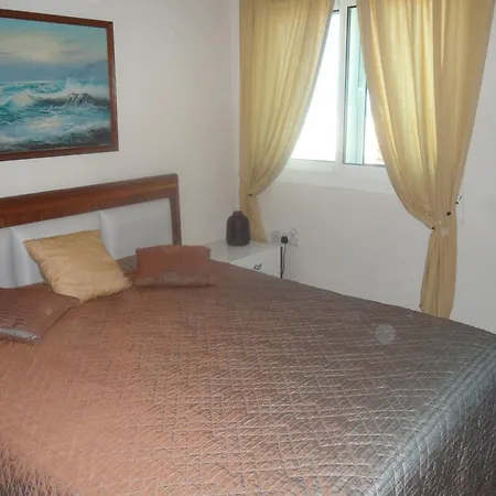 Great Sea View One Bedroom Flat, Free Internet 아파트 파라림니