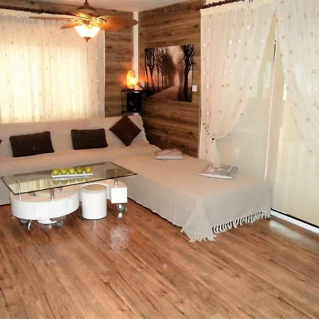 Great Sea View One Bedroom Flat, Free Internet Апартаменты Паралимни